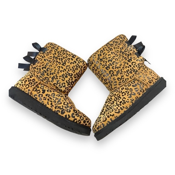 Ugg boots Bailey bow leopard print Sz 5 - Picture 3 of 6